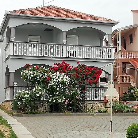 Apartmani Kod Rade Pakoštane Exterior foto