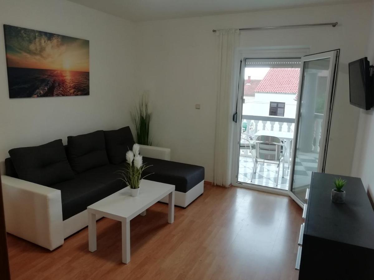 Apartmani Kod Rade Pakoštane Exterior foto