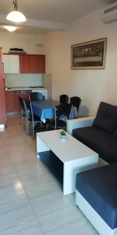 Apartmani Kod Rade Pakoštane Exterior foto