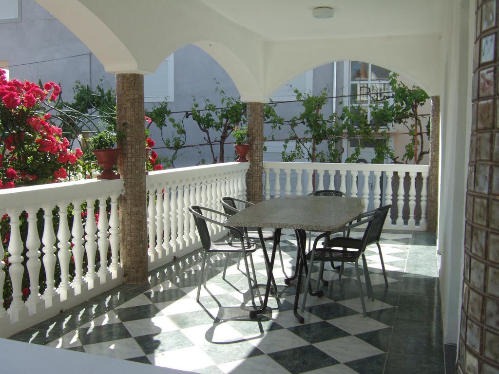 Apartmani Kod Rade Pakoštane Exterior foto