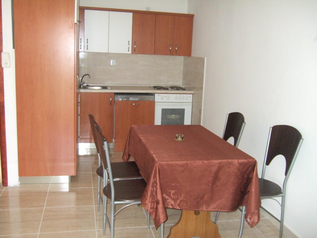 Apartmani Kod Rade Pakoštane Exterior foto